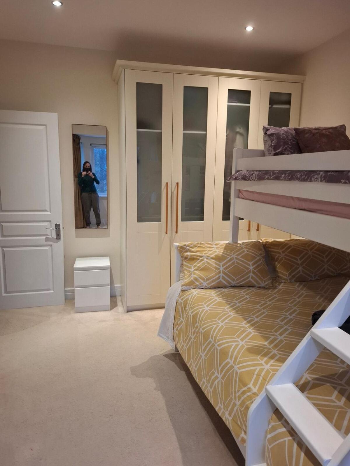 Bright , Spacious & Cosy Apartment *